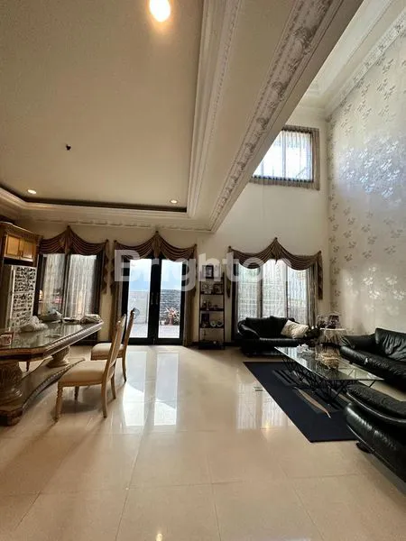 image RUMAH MEWAH MANYAR KERTOADI (7)