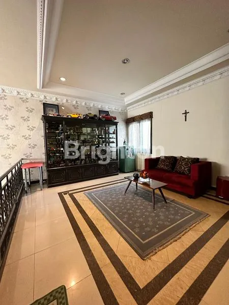 image RUMAH MEWAH MANYAR KERTOADI (8)