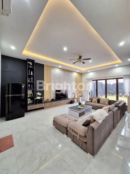 image RUMAH MEWAH 2 LANTAI MODERN DIENG MALANG (1)