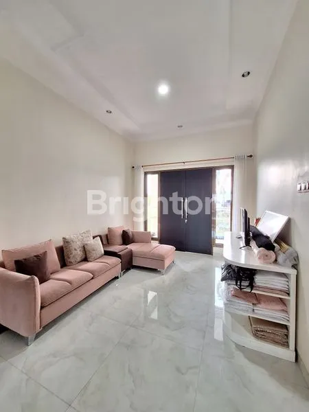 image RUMAH MEWAH 2 LANTAI MODERN DIENG MALANG (2)