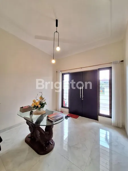 image RUMAH MEWAH 2 LANTAI MODERN DIENG MALANG (5)