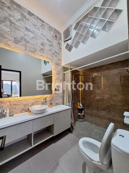 image RUMAH MEWAH 2 LANTAI MODERN DIENG MALANG (6)