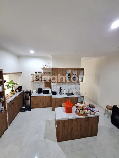 image RUMAH MEWAH 2 LANTAI MODERN DIENG MALANG (8)