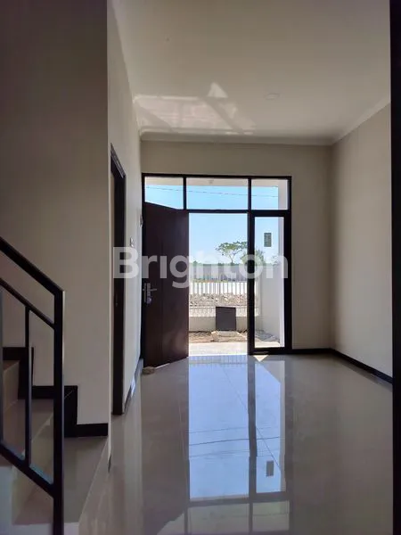 image RUMAH 2 LANTAI SIAP HUNI 5 MENIT POLTEK PELAYARAN GUNUNGANYAR  (3)