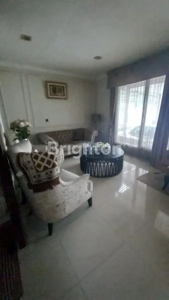 image RUMAH SIAP HUNI 2 1/2 LANTAI DI DEPOK (4)
