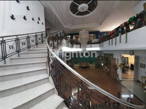 image RUMAH MEWAH MARGOREJO INDAH LOKASI SANGAT STRATEGIS FULL INTERIOR (2)