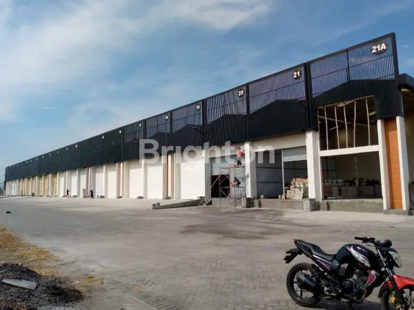 GUDANG SIAP HUNI DI WILAYAH POTENSIAL MANYAR GRESIK