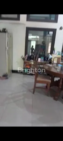 image TURUN HARGA, RUMAH BAGUS TERAWAT DI CENTRAL PARK KLAMPIS, TENGAH KOTA (3)