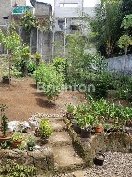 image RUMAH SANGAT STRATEGIS DAN TERAWAT DI PASTEUR DEKAT KE PUSAT KOTA BANDUNG (5)