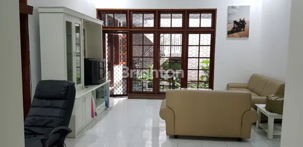 image RUMAH TERAWAT DI MANYAR KERTOADI DEKAT MERR ITS SURABAYA (2)