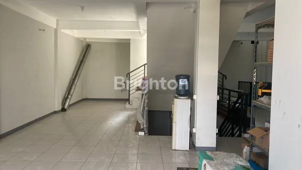 image MURAH! CUMA 1.6M RUKO 3 LANTAI NOL JALAN RAYA MENGANTI STRATEGIS ADA LAHAN PARKIR DEKAT KE PASAR MENGANTI CITRALAND DRIYOREJO UNIVERSITAS CIPUTRA UNESA KONDISI SIAP PAKAI (5)