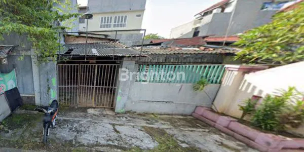 RUMAH LAMA HANYA 100 METER DARI JALAN KELUD RAYA, DEKAT AREA KULINER SORE-MALAM