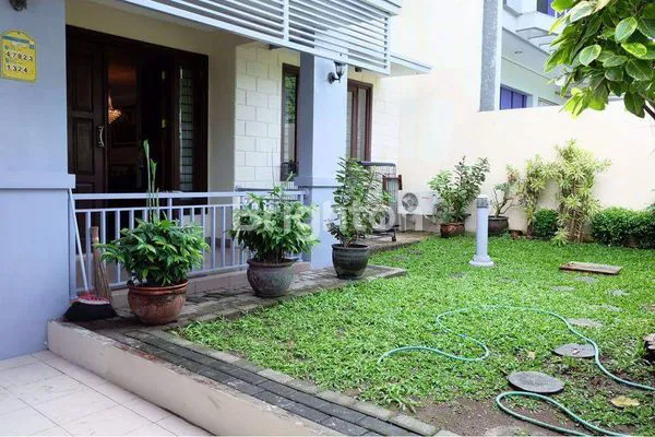 image DIJUAL RUMAH CANTIK SIAP HUNI DI NGINDEN INTAN SELATAN SURABAYA (4)