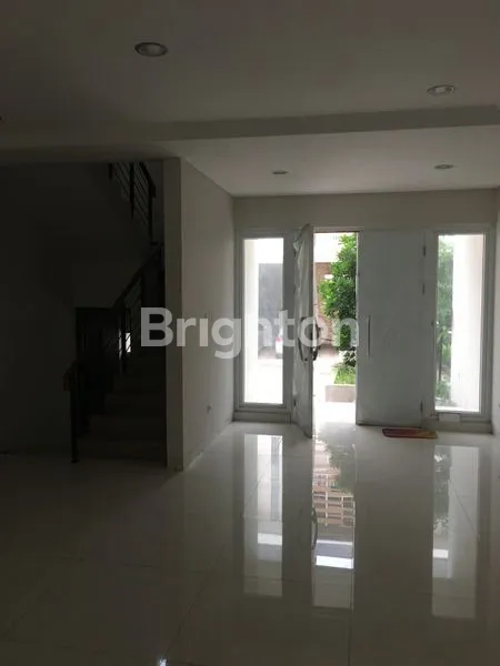 image RUMAH TAMAN GRISENDA LUCKY PARK PIK (2)