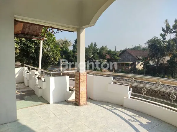 image RUMAH PINGGIR JALAN BISA UNTUK KANTOR ATAU TEMPAT USAHA DISEWAKAN DALAM RING ROAD BARAT, TRIHANGGO, GAMPING, SLEMAN, YOGYAKARTA (2)
