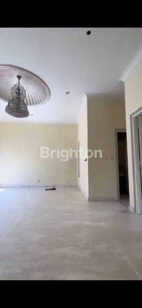 image RUMAH MEWAH HOOK 2 LANTAI DI VILLA VALENSIA CITRALAND (5)