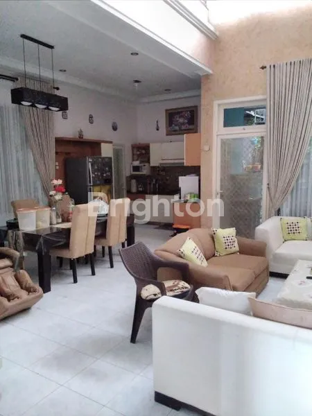image RUMAH MEWAH 2 LT DI RUNGKUT ASRI SURABAYA DEKAT MERR (2)