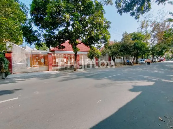 image RUMAH DI PINGGIR JALAN RAYA COLOMADU STRATEGIS (1)