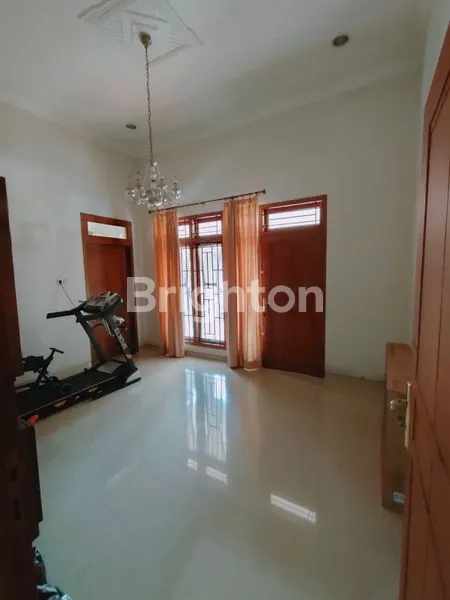 image RUMAH DI PINGGIR JALAN RAYA COLOMADU STRATEGIS (3)