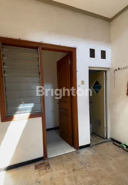 image RUMAH 1 LT KONDISI ISTIMEWA DAN TERAWAT DI MEDOKAN ASRI TIMUR SURABAYA (7)