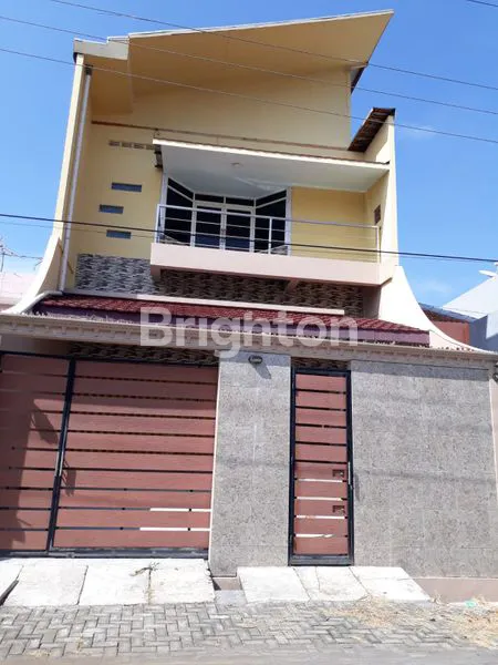 RUMAH STRATEGIS 3 LANTAI, MULTIFUNGSI, SIAP HUNI DAN BEBAS BANJIR