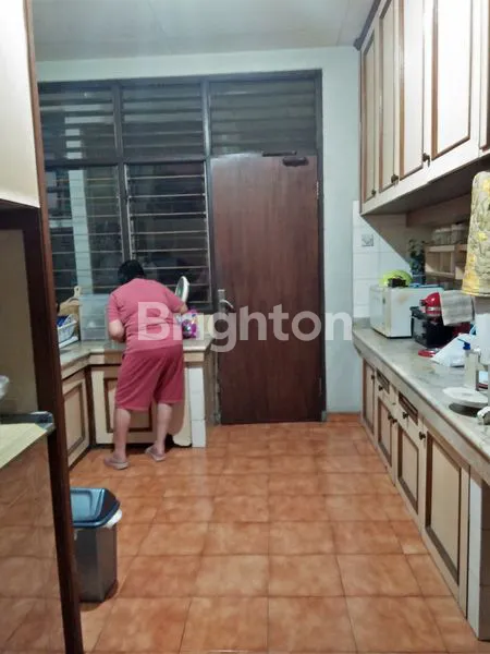 image RUMAH HOEK RAWAMANGUN (4)