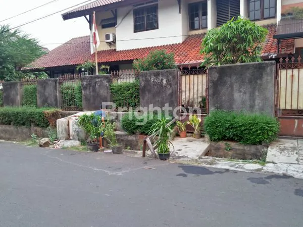 image RUMAH HOEK RAWAMANGUN (1)