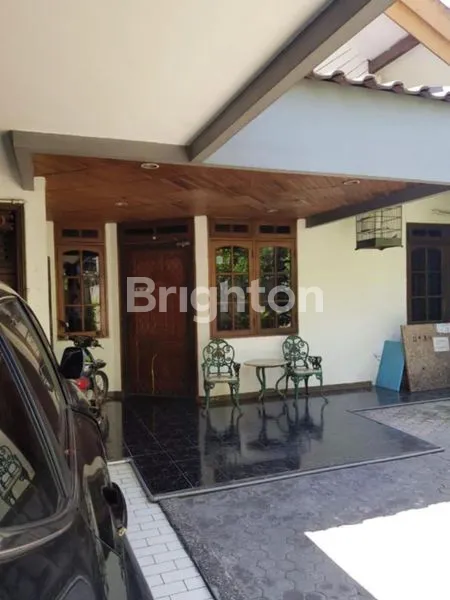 image RUMAH MEWAH 2 LANTAI DI SUKOMANUNGGAL JAYA, LT 300M² , SURABAYA. (2)