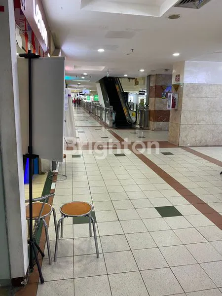 image KIOS MAL AMBASADOR KUNINGAN JAKARTA SELATAN LANTAI 3 AREA HIDUP DAN RAMAI (7)