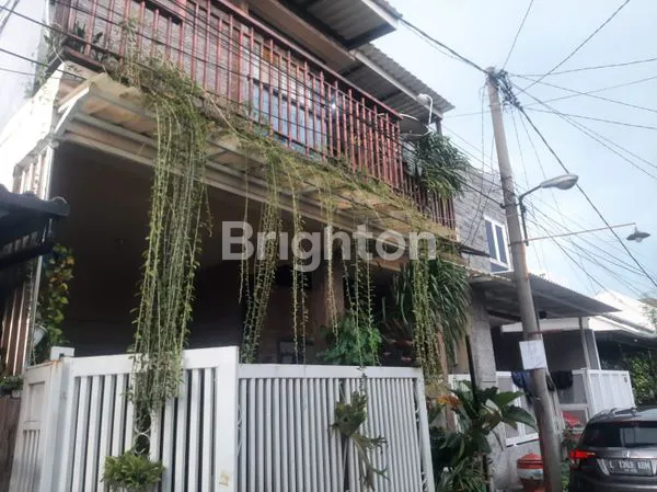 image RUMAH 2 LT DI THE AMERTA RESIDENCE SURABAYA DEKAT MERR (1)