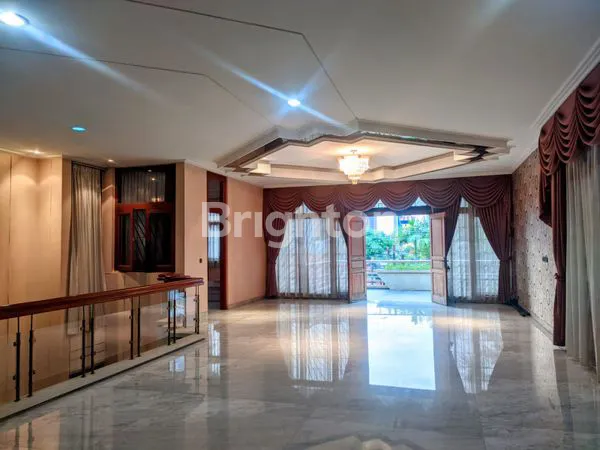 image RUMAH CANTIK  2 LANTAI   SIAP  HUNI   DEKAT SIMPANG LIMA SEMARANG TENGAH (3)