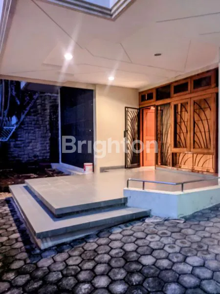 image RUMAH CANTIK  2 LANTAI   SIAP  HUNI   DEKAT SIMPANG LIMA SEMARANG TENGAH (4)