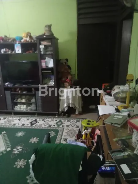 image RUMAH DENGAN TAMAN YANG LUAS ASRI SEJUK,SANGAT COCOK UNTUK DIJADIKAN TEMPAT TINGGAL (8)