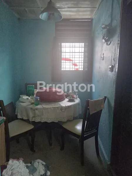 image RUMAH DENGAN TAMAN YANG LUAS ASRI SEJUK,SANGAT COCOK UNTUK DIJADIKAN TEMPAT TINGGAL (2)