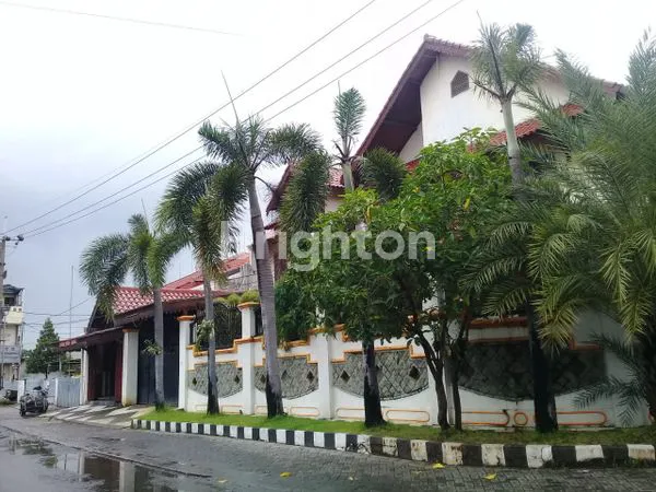 image RUMAH 2 LANTAI BAGUS DAN FULL JATI LOKASI MANYAR SURABAYA  (3)