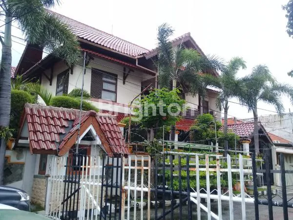 image RUMAH 2 LANTAI BAGUS DAN FULL JATI LOKASI MANYAR SURABAYA  (6)