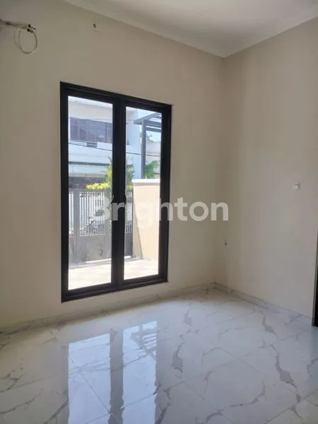 image RUMAH BARU GRESS 2 LT DI KERTAJAYA INDAH SURABAYA TIMUR (3)