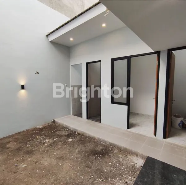 image RUMAH BARU GRESS 2 LT DI KLAMPIS SEMOLO TENGAH SURABAYA LOKASI STRATEGIS (3)