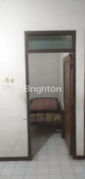 image RUMAH 2 LANTAI LOKASI RUMAH SELANGKAH KE SUPERMALL PAKUWON KE KAMPUS UNESA  (4)