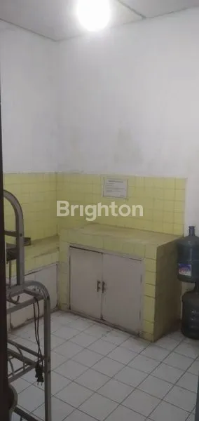 image RUMAH 2 LANTAI LOKASI RUMAH SELANGKAH KE SUPERMALL PAKUWON KE KAMPUS UNESA  (5)