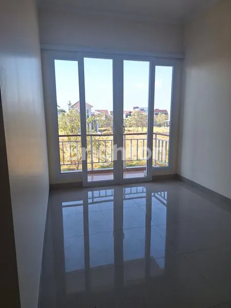 image RUMAH CLUSTER MEWAH 2 LANTAI SOLO BARU (4)