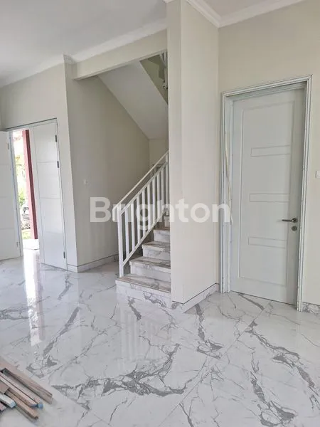 image RUMAH MEWAH 2 LANTAI CLUSTER SOLO BARU (2)