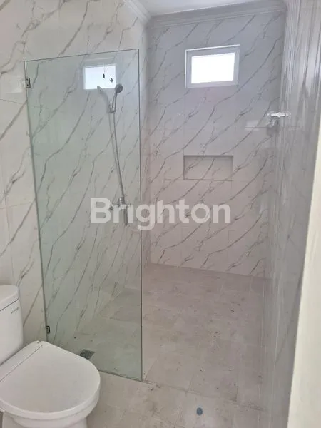 image RUMAH MEWAH 2 LANTAI CLUSTER SOLO BARU (7)