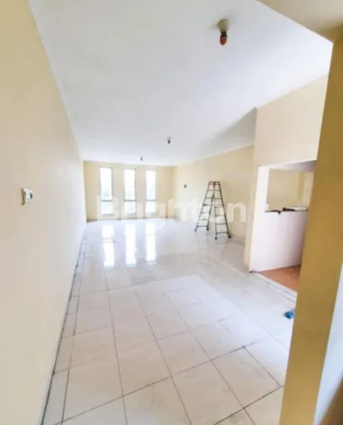 image RUKO 3 LANTAI JALAN KEMBAR DI RUNGKUT COCOK UNTUK USAHA (2)