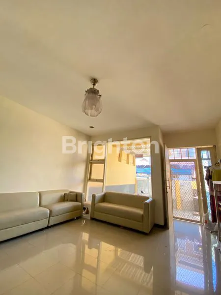 image RUMAH MODERN MINIMALIS SURABAYA SELATAN 3LANTAI (7)