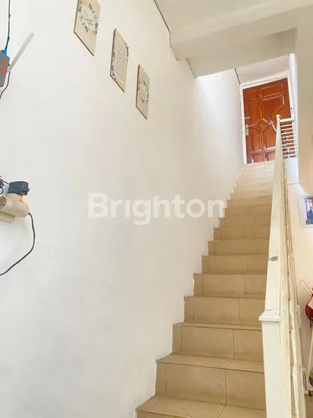 image RUMAH MODERN MINIMALIS SURABAYA SELATAN 3LANTAI (6)