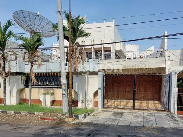 image RUMAH 2 LT DI JL RAYA DHARMAHUSADA SURABAYA COCOK UNTUK SHOWROOM, RUMAH MAKAN, KANTOR, BANK (1)