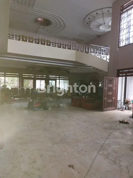 image RUMAH 2 LT DI JL RAYA DHARMAHUSADA SURABAYA COCOK UNTUK SHOWROOM, RUMAH MAKAN, KANTOR, BANK (2)