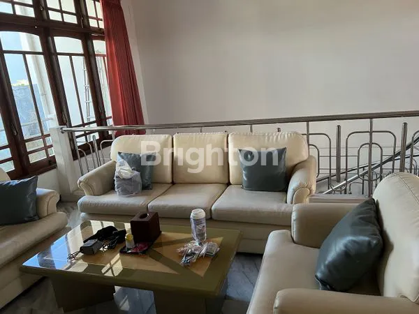 image DIJUAL RUMAH SIAP HUNI ISTIMEWA FURNISHED DARMO PERMAI TIMUR (2)