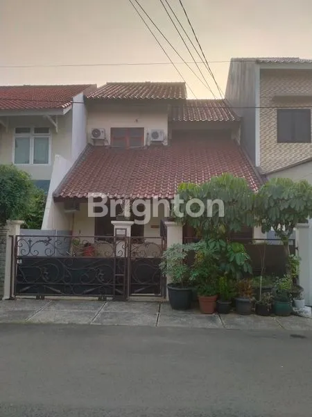 image RUMAH CANTIK SIAP HUNI DAN BEBAS BANJIR  DI PERUMAHAN EKSKLUSIF PONDOK KELAPA (1)